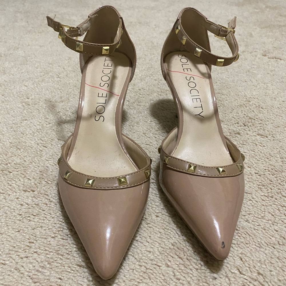Sole society pumps